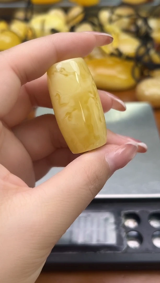 未镶嵌琥珀裸石琥珀蜜蜡吊坠