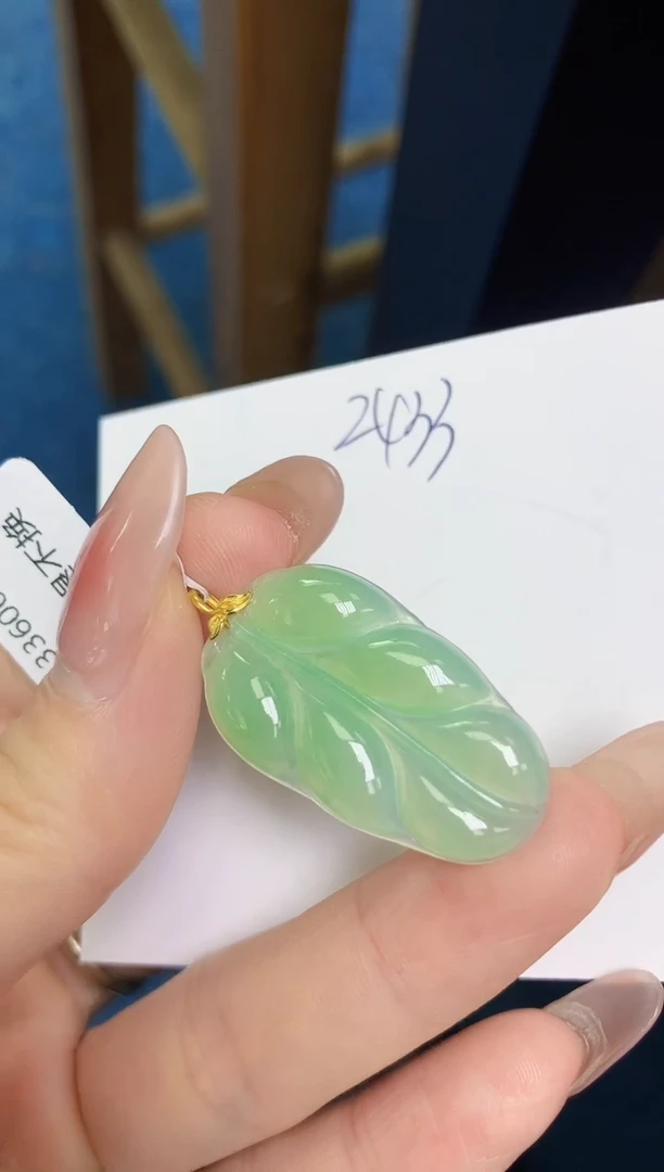 翡翠18K金镶嵌颈饰 天然缅甸翡翠A货