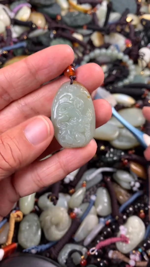 【闪购商品】和田玉颈饰未镶嵌多样性发货没有证书拍一发一有瑕