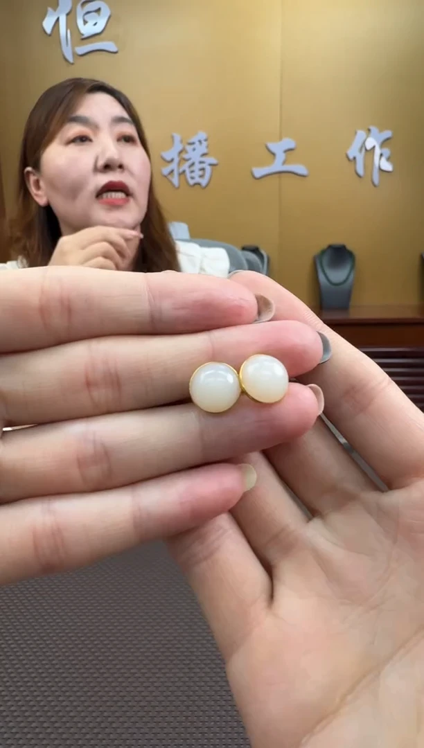 【闪购商品】和田玉耳饰18K金镶嵌一对