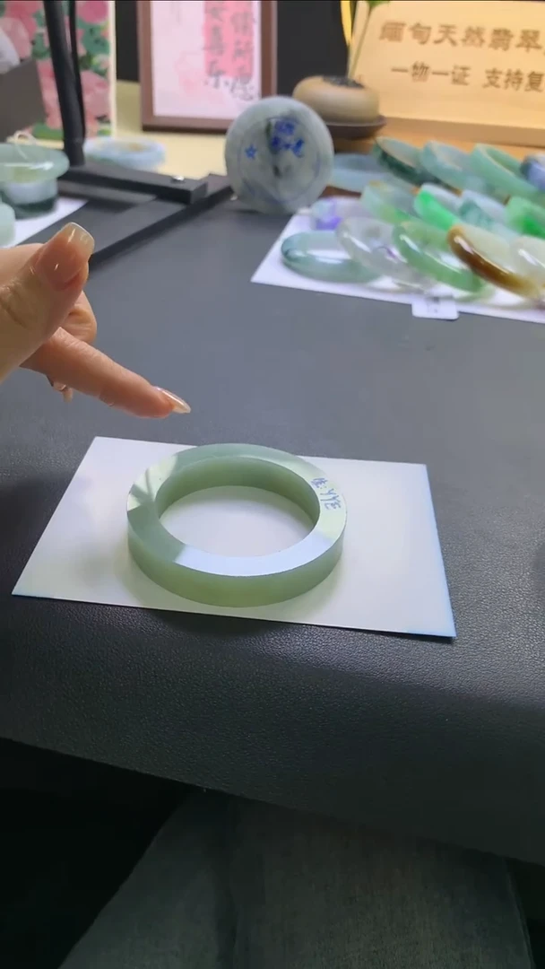 未镶嵌翡翠手镯定制定制翡翠芙蓉绿