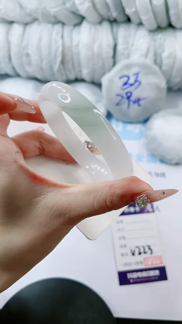 【闪购商品】石英质玉手镯未镶嵌多样性发货V223-63