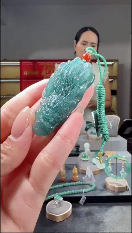 吊坠(不含链)未镶嵌翡翠龙牌