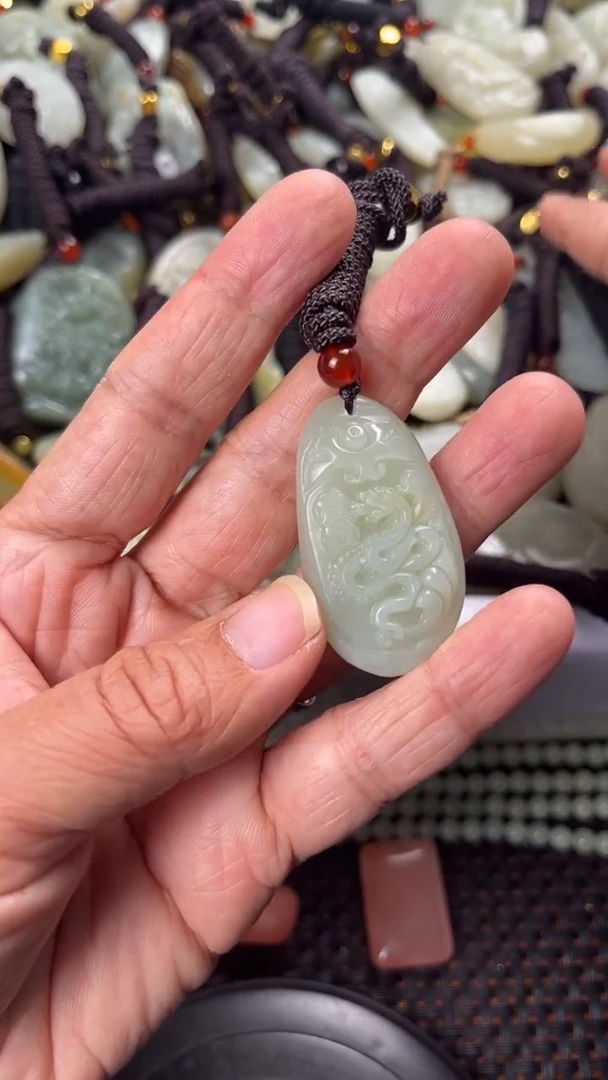 【闪购商品】和田玉颈饰未镶嵌多样性发货没有证书拍一发一有瑕