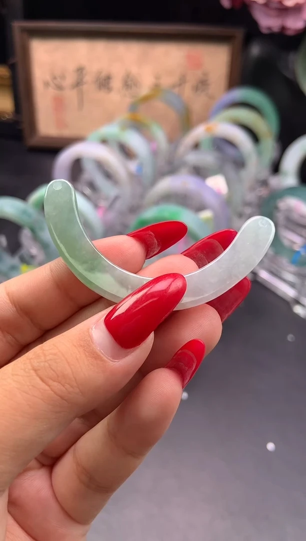 颈饰未镶嵌翡翠玉璜