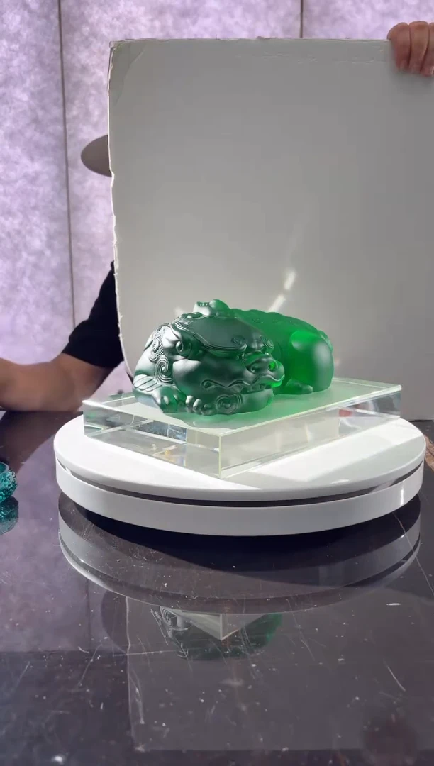 摆件CS0202042绿色卧福貔貅+300*200白水晶底座