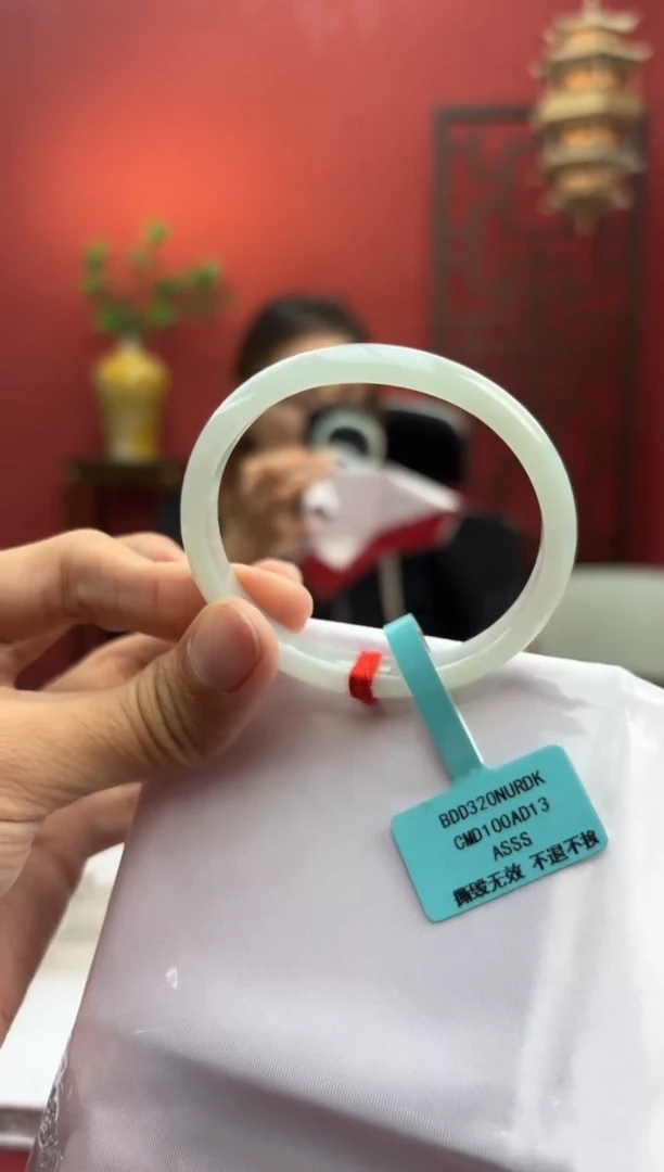 未镶嵌手镯（贵妃镯）翡翠25手镯