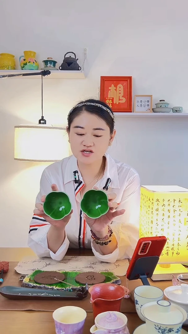 景德镇陶瓷花口杯两个