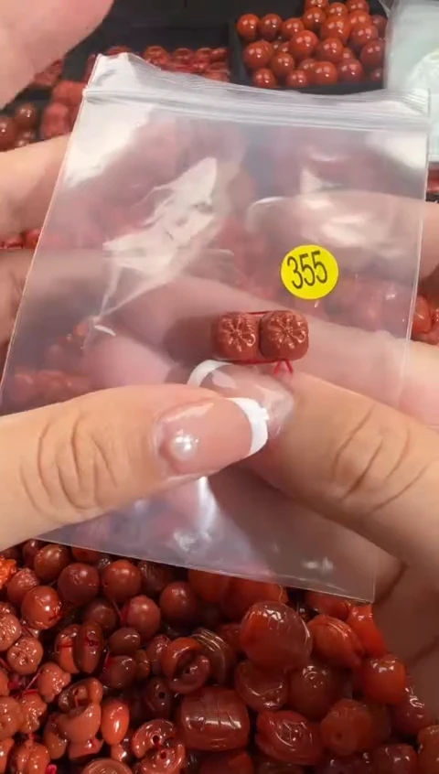 颈饰未镶嵌南红玛瑙1