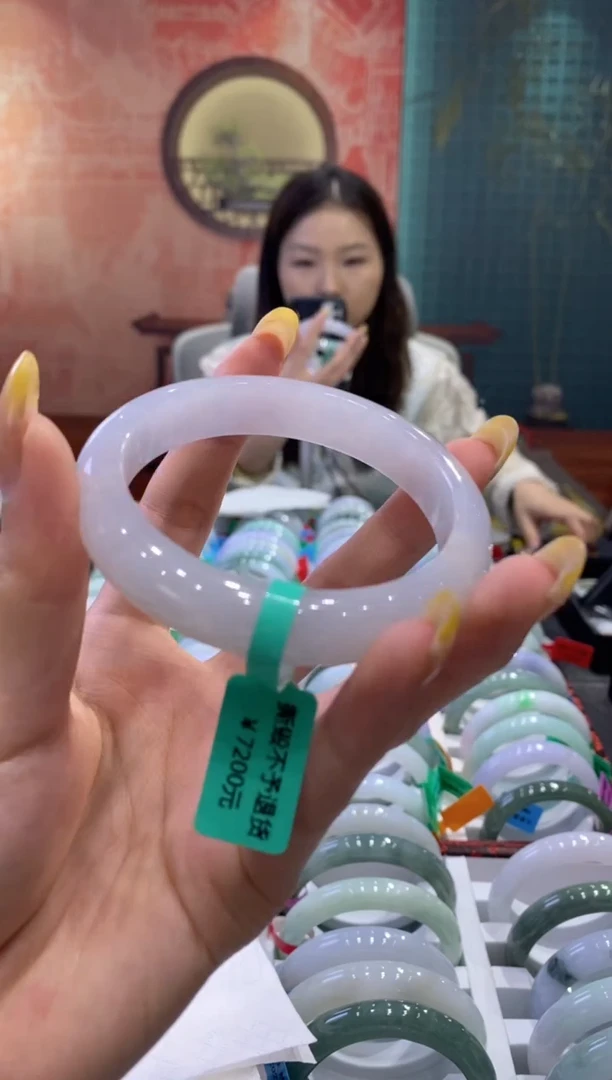 翡翠手镯未镶嵌多人15373