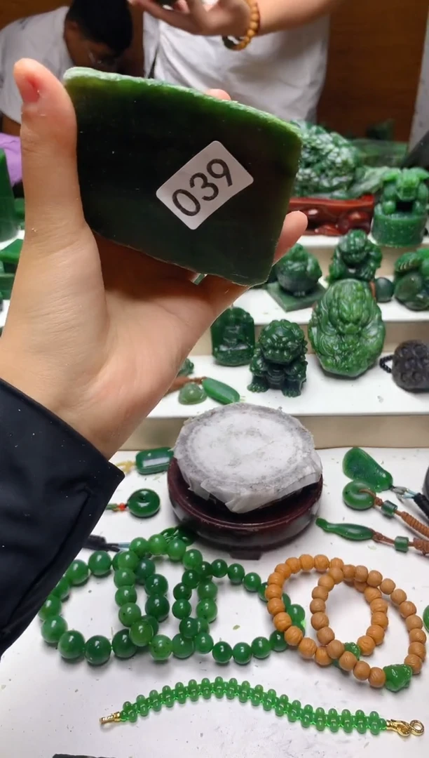 未镶嵌和田玉（碧玉）珠宝半成品39