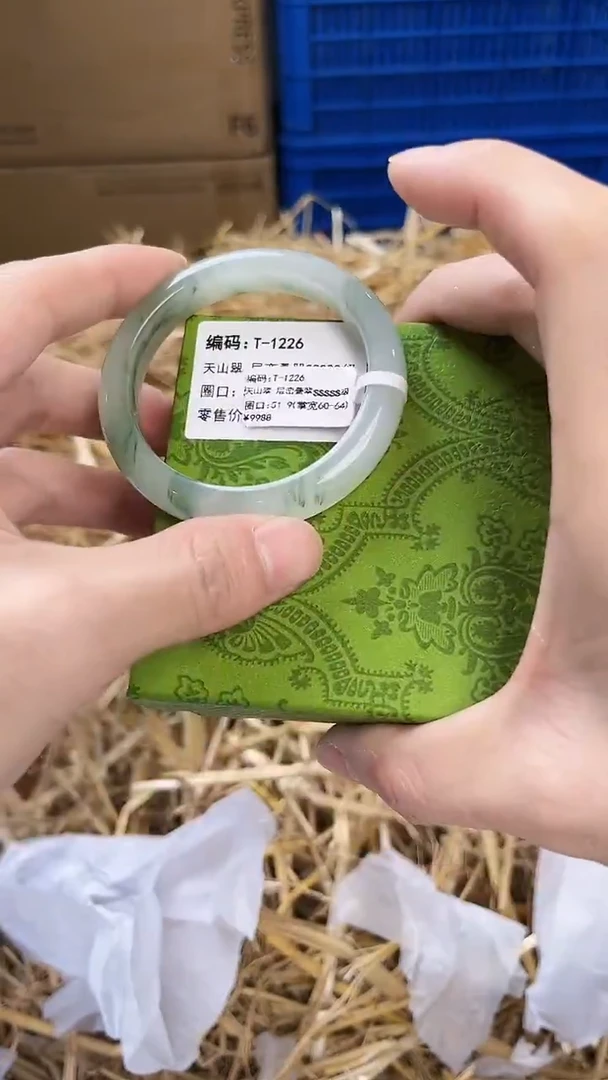 未镶嵌手镯石英质玉T-1226