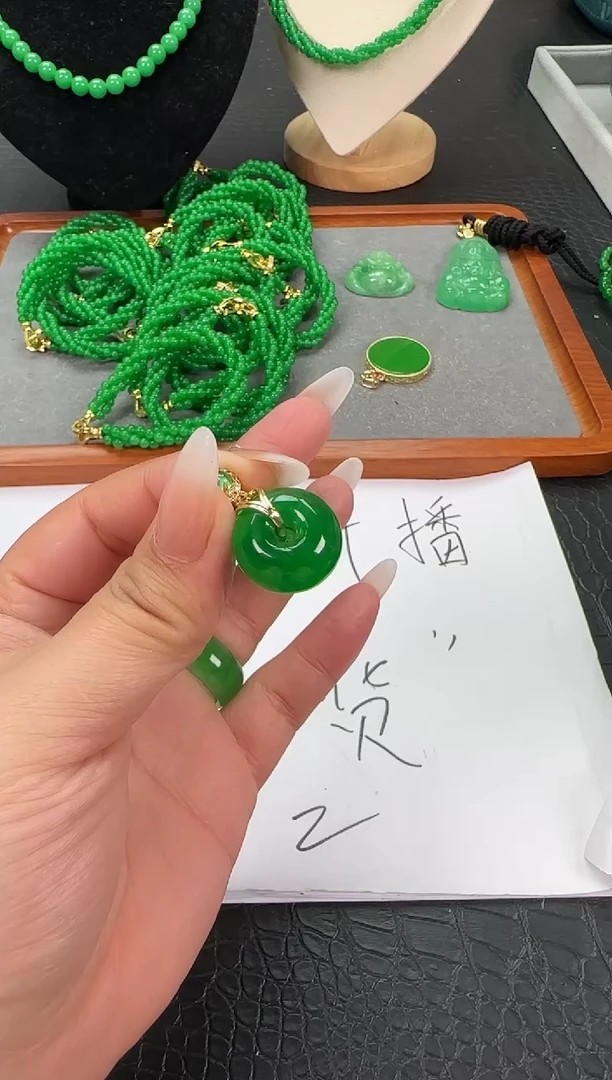 未镶嵌翡翠耳饰高货面包扣吊坠