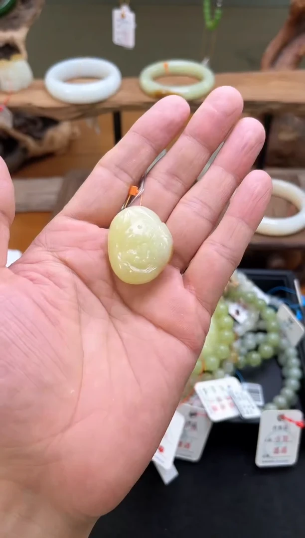 吊坠(不含链)未镶嵌和田玉若羌黄玉 年年有鱼