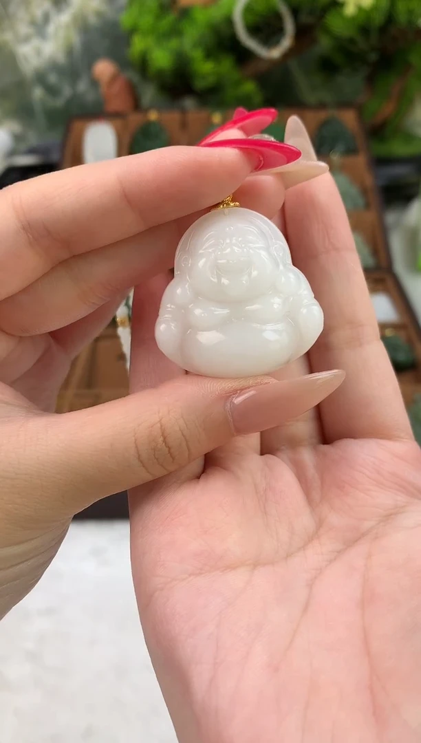 颈饰未镶嵌和田玉吊坠