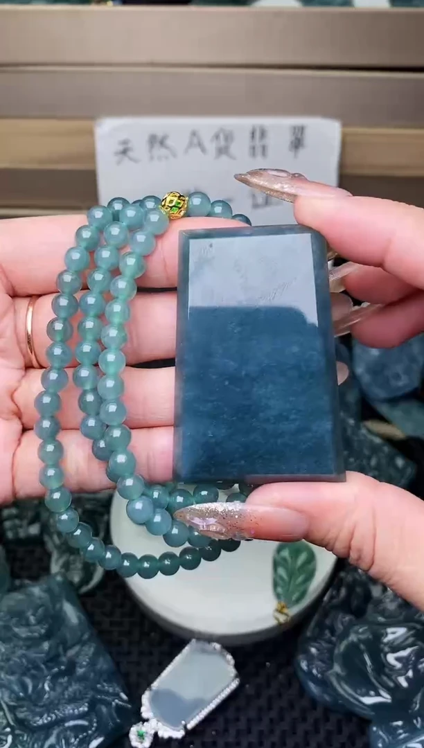 颈饰未镶嵌翡翠