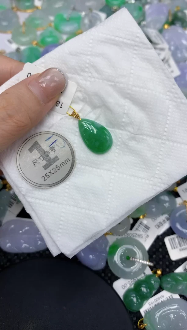 颈饰18K金镶嵌翡翠1111111