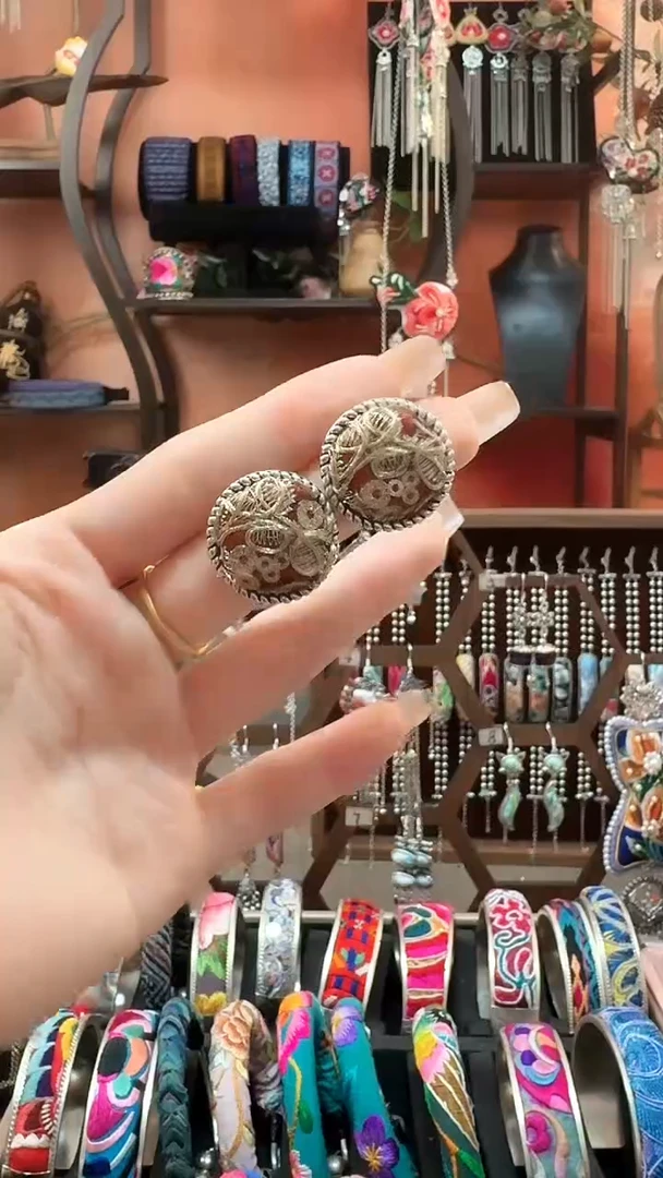 织绣云织谣民族风精美饰品   81