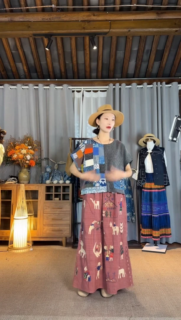 设计师款黑色贴布短袖