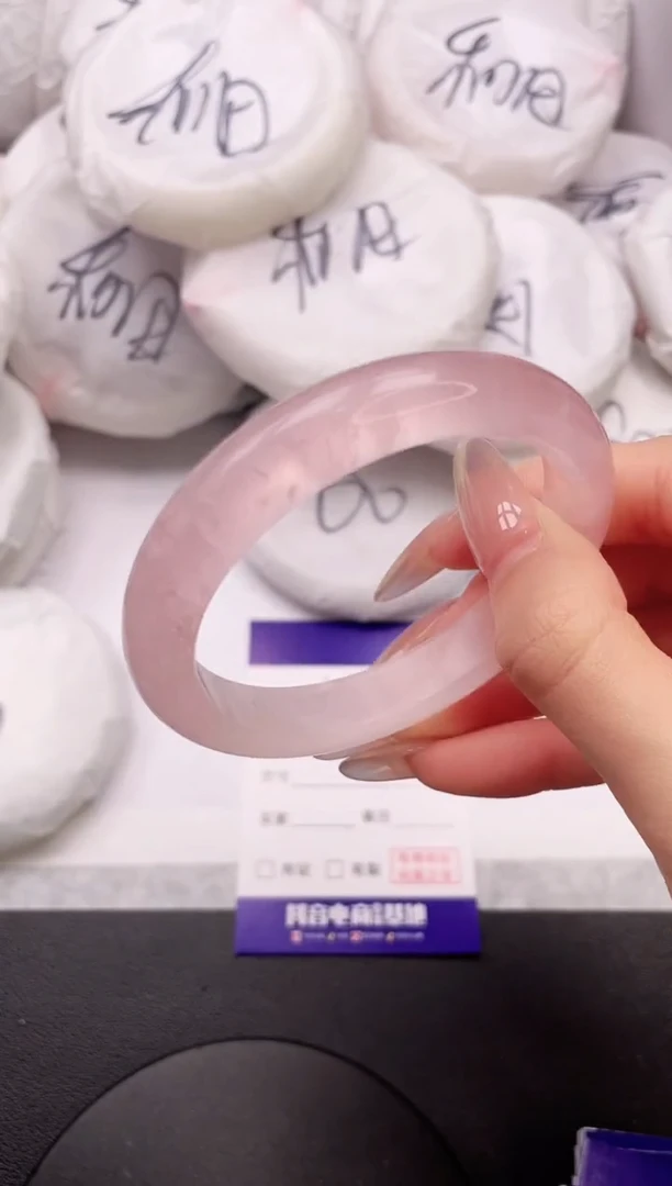 【闪购商品】石英质玉手镯未镶嵌26K122-57