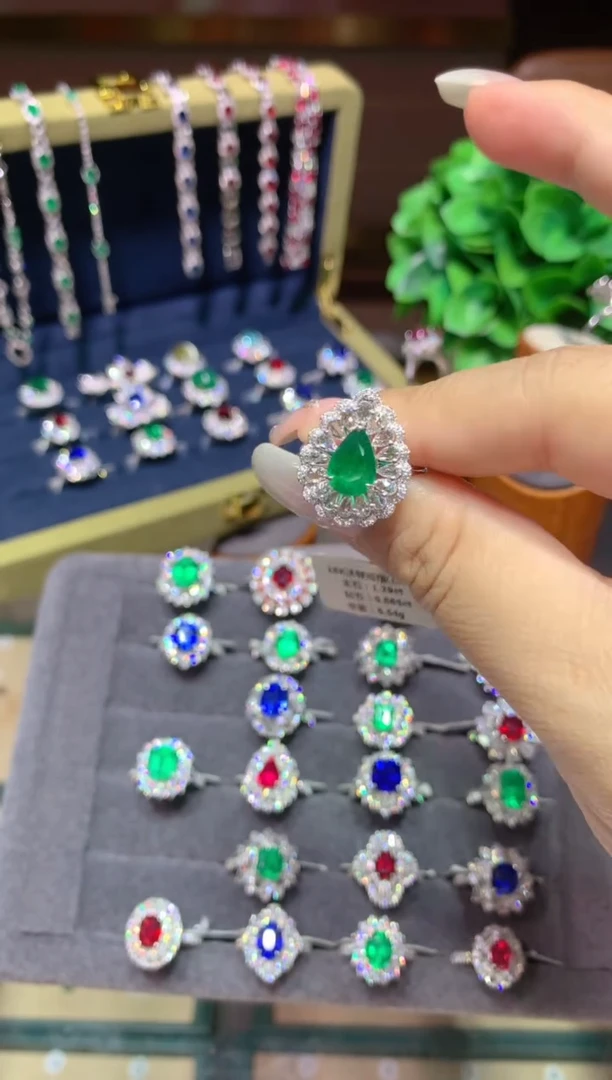 18K金镶嵌戒指祖母绿1.29ct