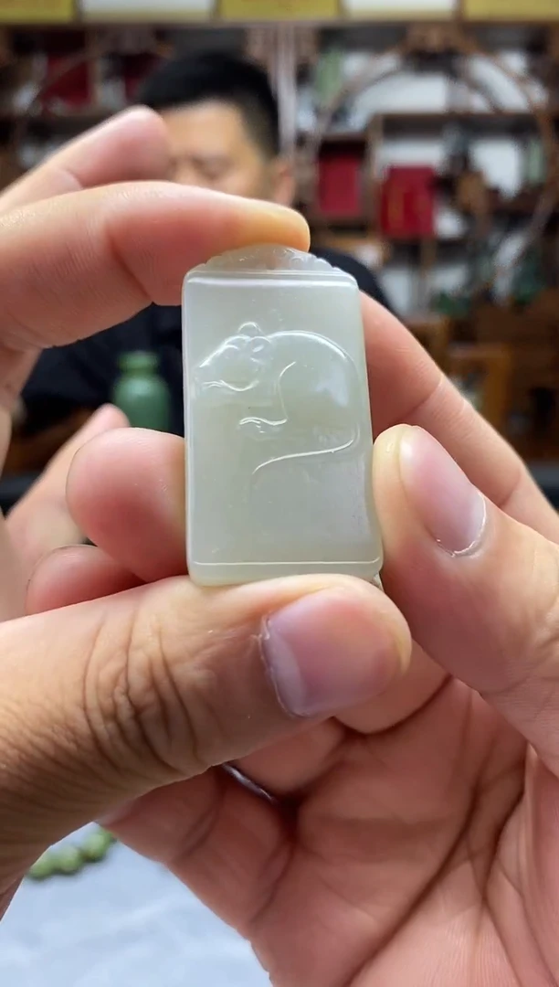 和田玉未镶嵌挂件青白鼠牌