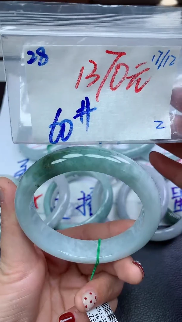 未镶嵌定制翡翠28毛货需精细抛光手镯拍一发一