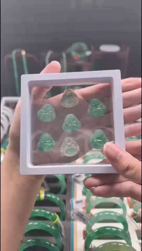 吊坠(不含链)未镶嵌石英质玉（非洲翠）非洲翠吊坠