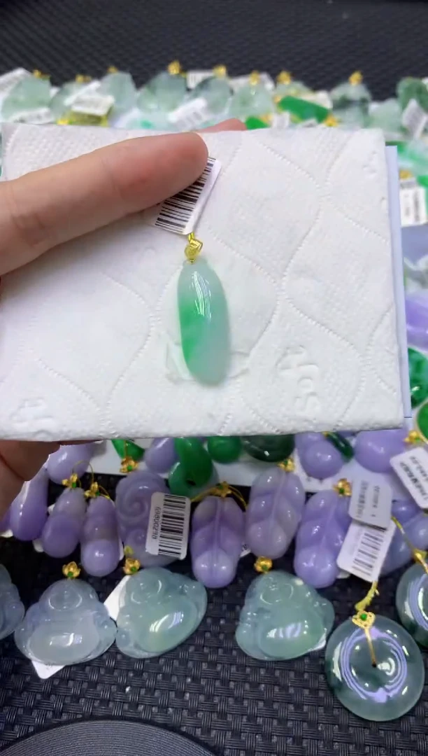 颈饰18K金镶嵌翡翠天然缅甸翡翠A货