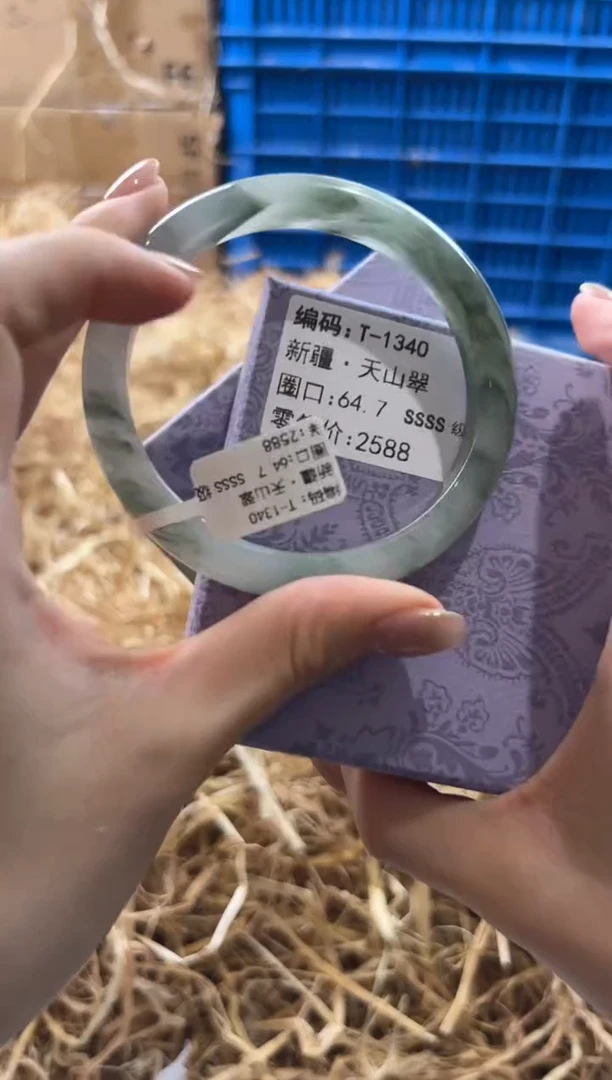 未镶嵌手镯石英质玉T-1340