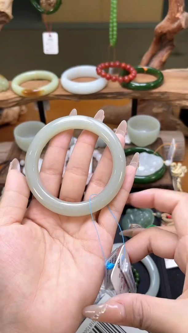 未镶嵌手镯和田玉且末青白 58圈 9011409