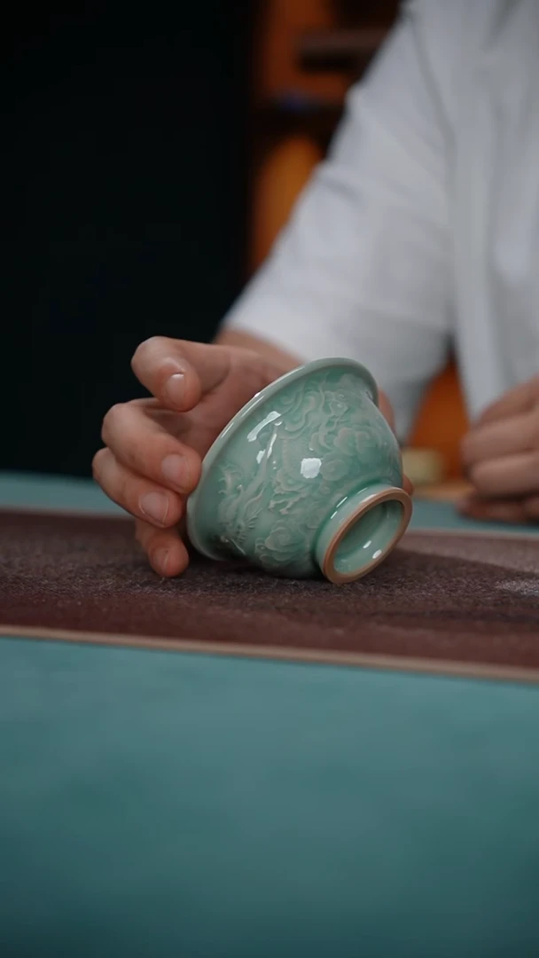 50-3龙纹压手杯（归无粉青）