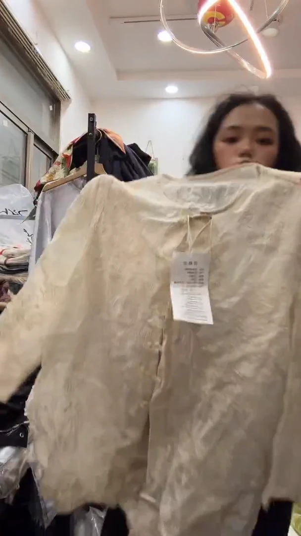 常规款NO退NO换 A 苎麻刺绣上衣