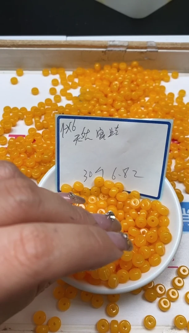 未镶嵌蜜蜡裸石D707鸡油黄蜡4*6mm30个6.8元