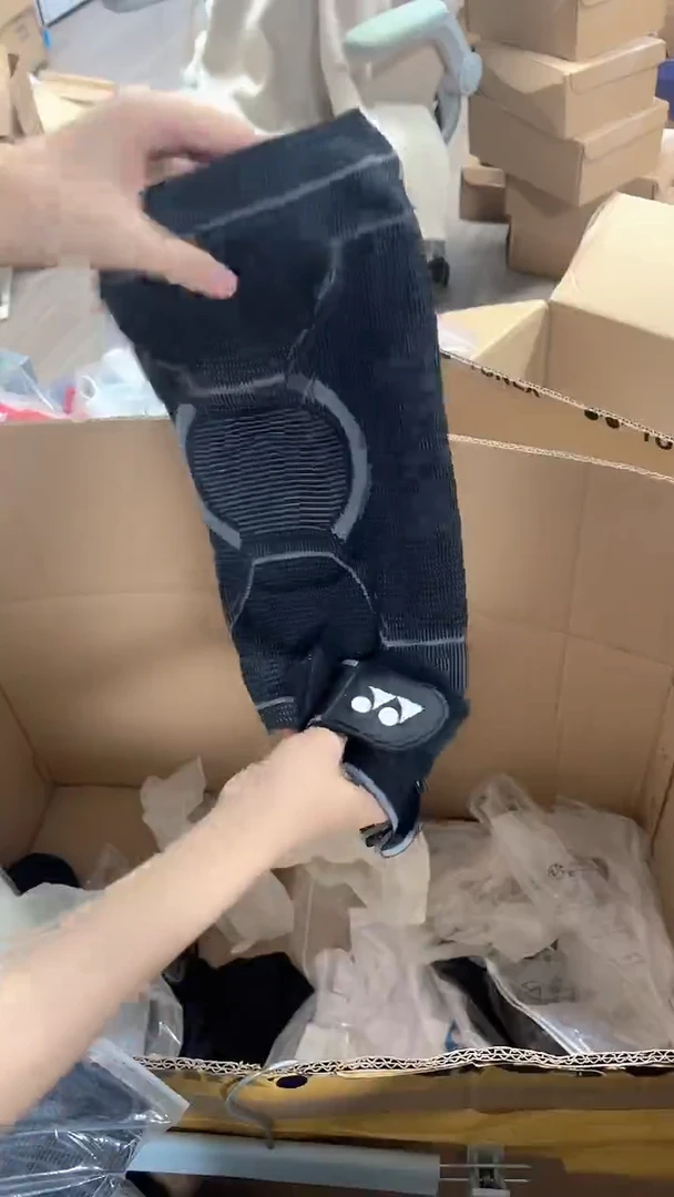 YONEX尤尼克斯正品微瑕   72黑色护膝L