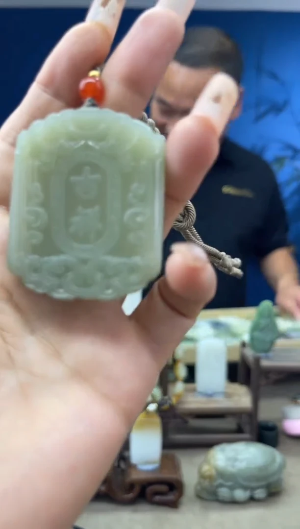 和田玉未镶嵌颈饰1