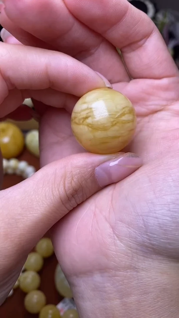 未镶嵌琥珀裸石葵. 70