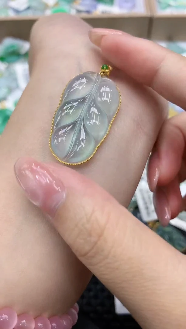 翡翠18K金镶嵌颈饰11111111111