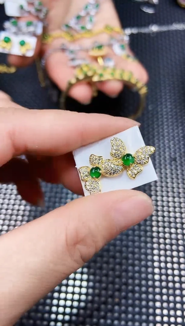 【闪购商品】翡翠耳饰未镶嵌1111111111