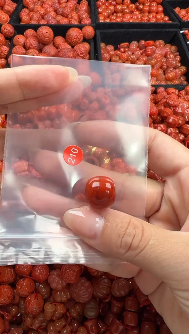 南红玛瑙未镶嵌颈饰1