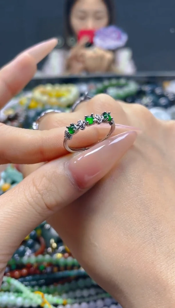 颈饰未镶嵌翡翠/W/翡翠A货，一件也是批发价