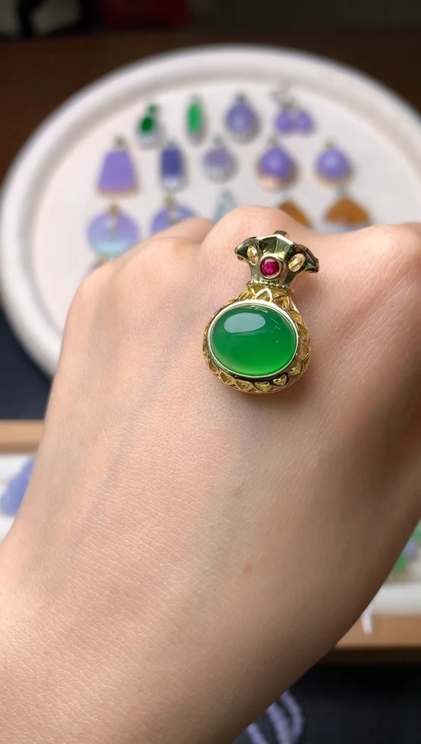 【闪购商品】玛瑙/玉髓吊坠(赠链)合金吊坠