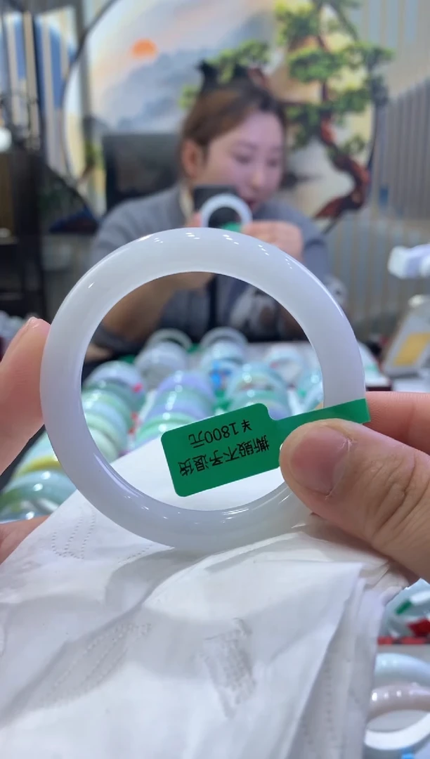 【闪购商品】翡翠手镯未镶嵌多人03813