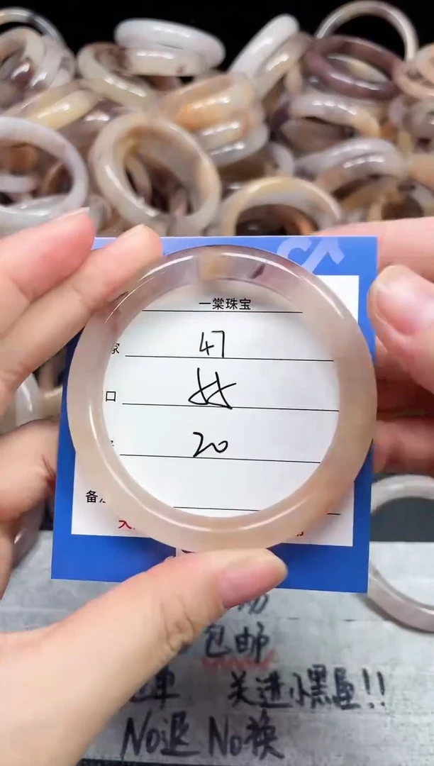 未镶嵌石英质玉手镯47
