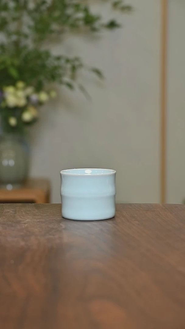 手拉竹节杯70毫升  天青釉 朱晓辉款