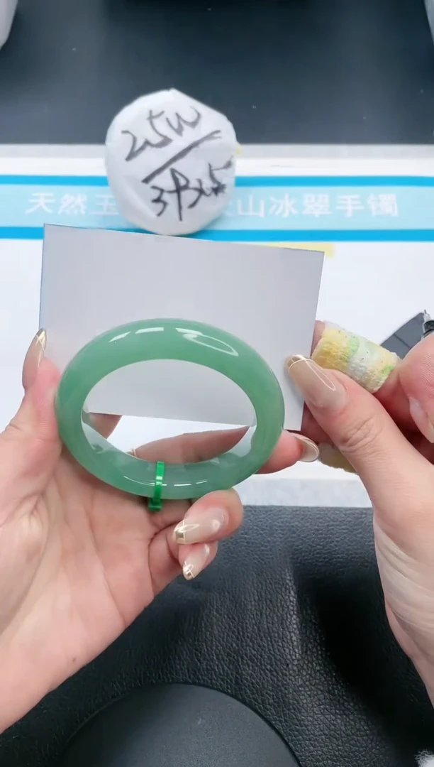 【闪购商品】石英质玉手镯未镶嵌16V227-54