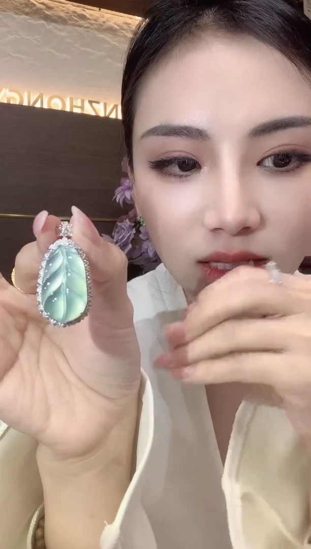 吊坠(不含链)18K金镶嵌翡翠C40