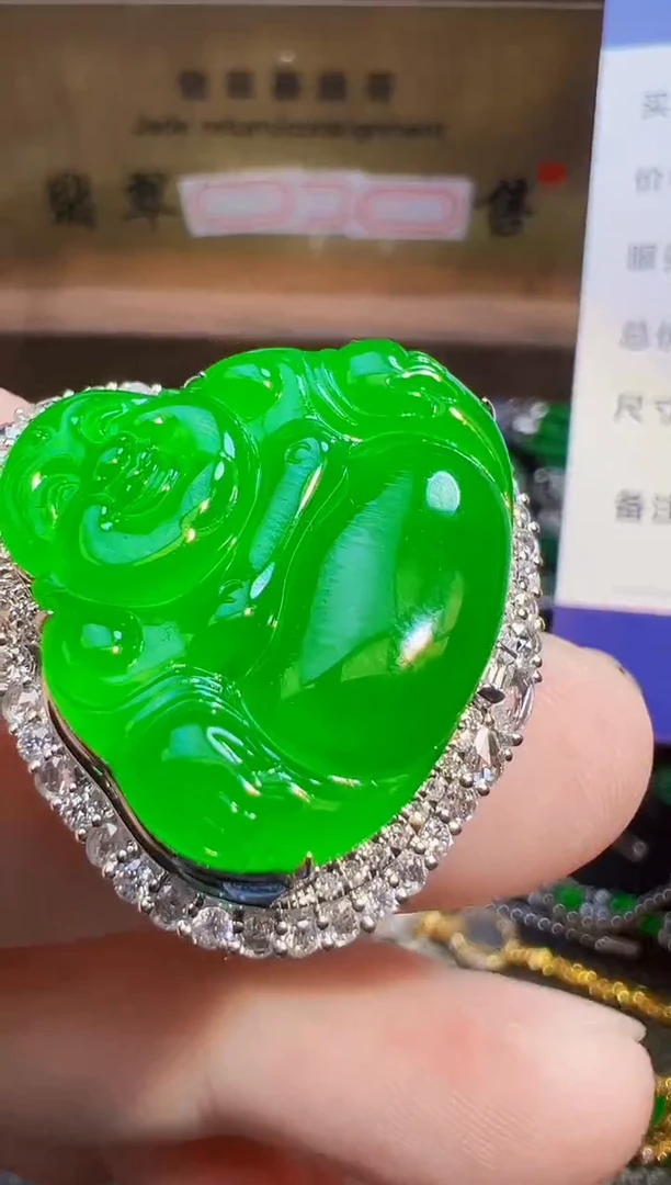 翡翠18K金镶嵌颈饰翡翠