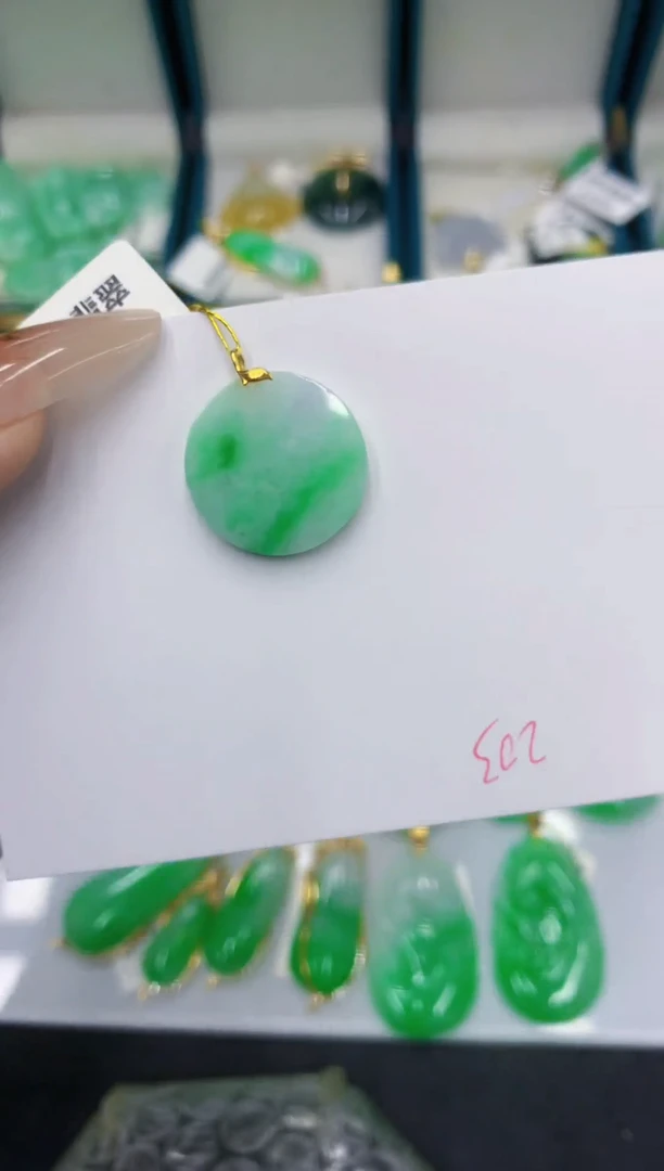 颈饰18K金镶嵌翡翠111111