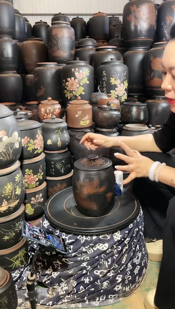 壶瑕疵茶叶罐  高柱荷花 786